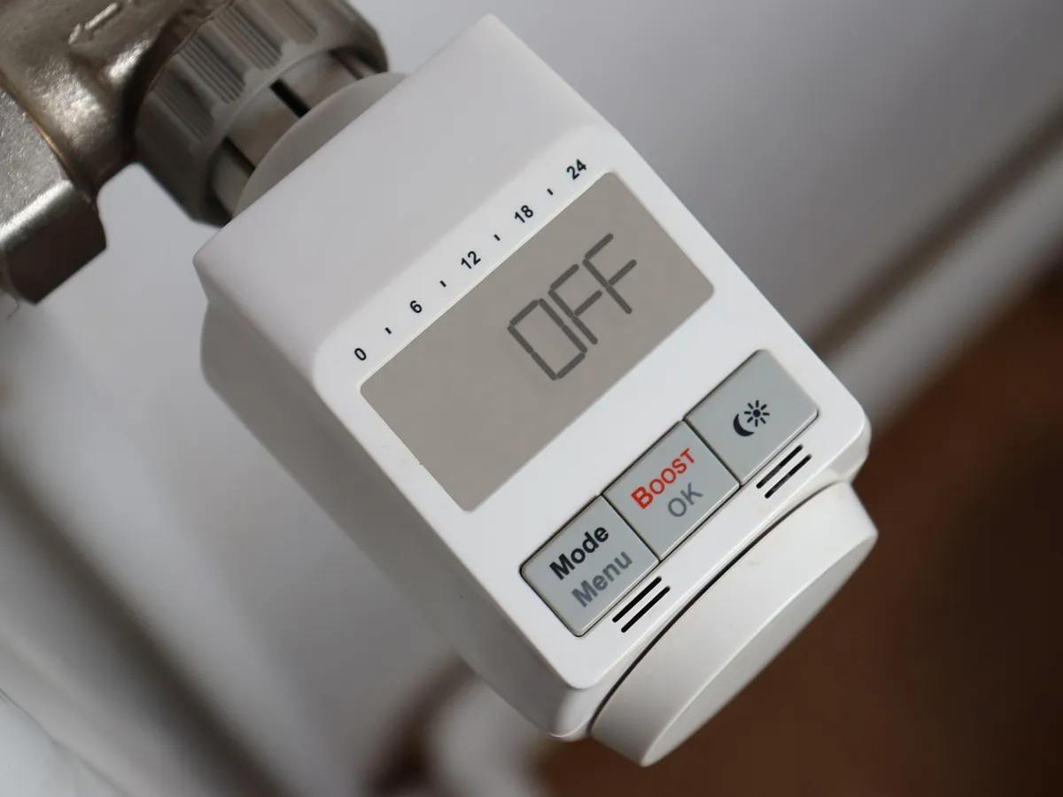 Programmable thermostatic radiator valve
